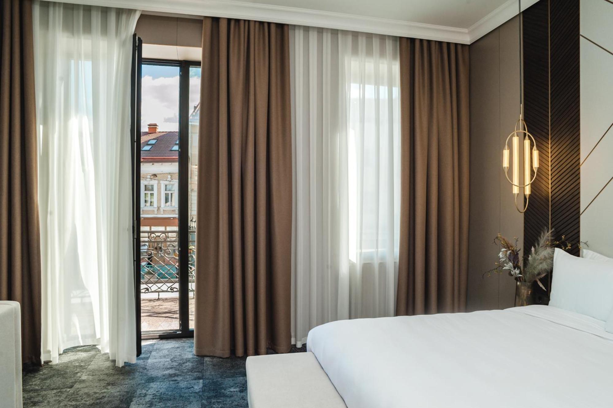 Old Continent Hotel Uzjhorod Eksteriør bilde