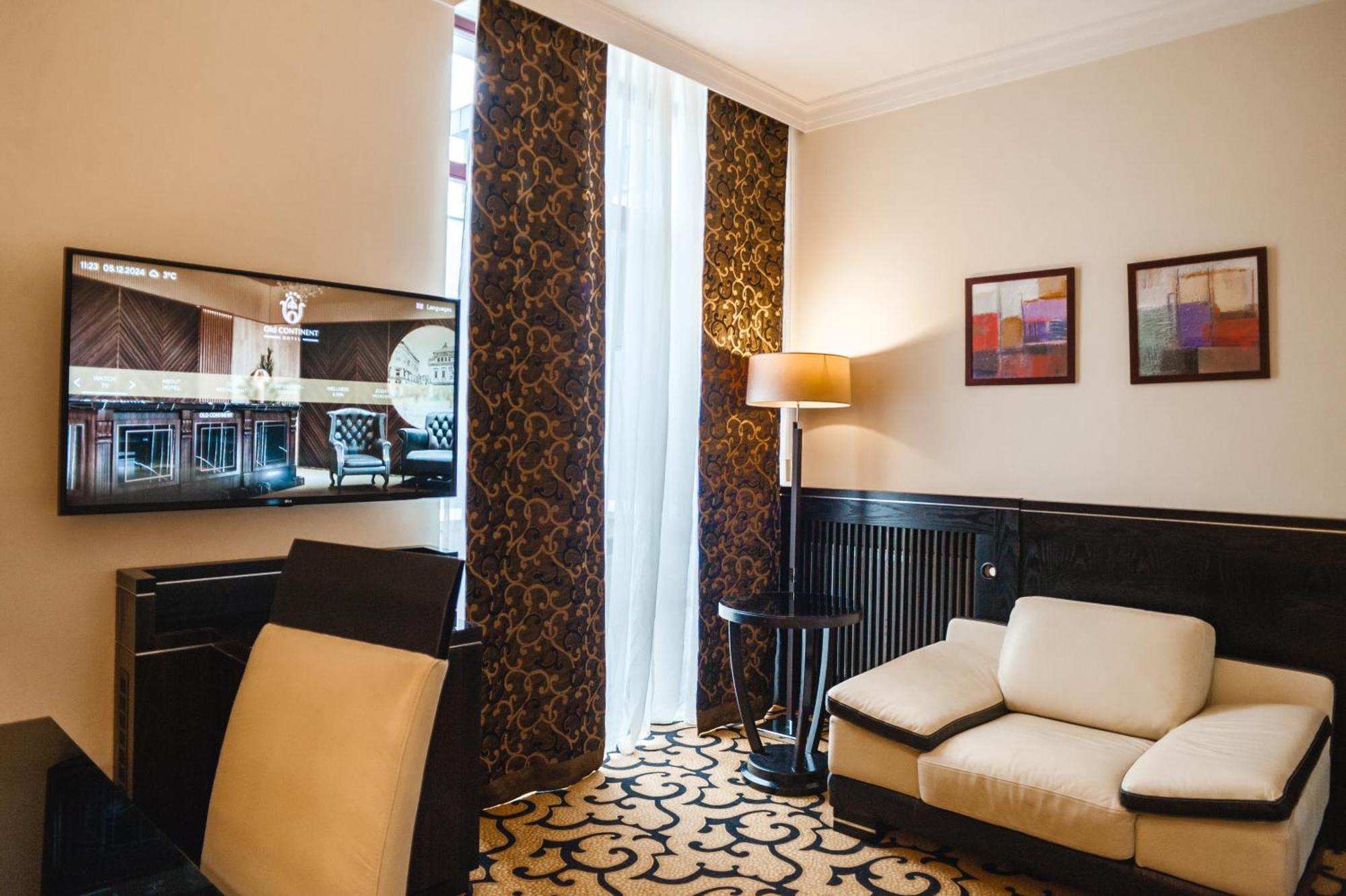 Old Continent Hotel Uzjhorod Eksteriør bilde